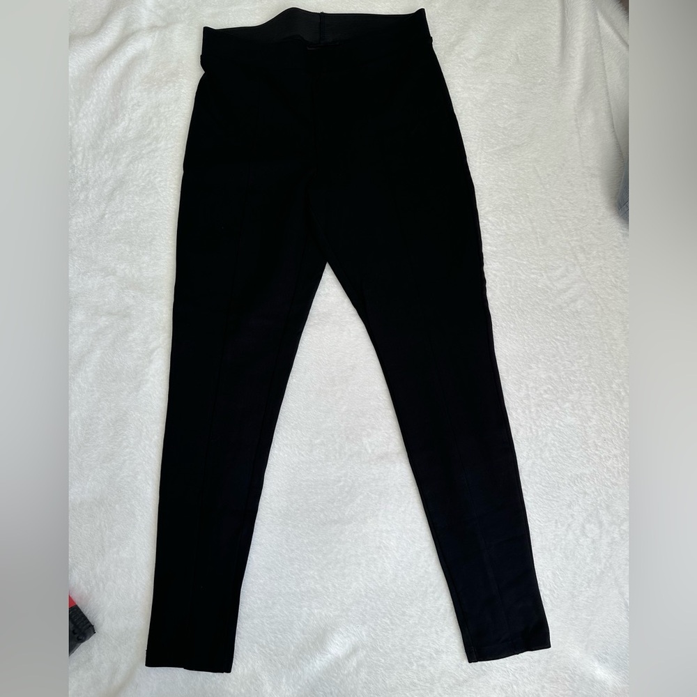Halogen medium black pull on knit pants.